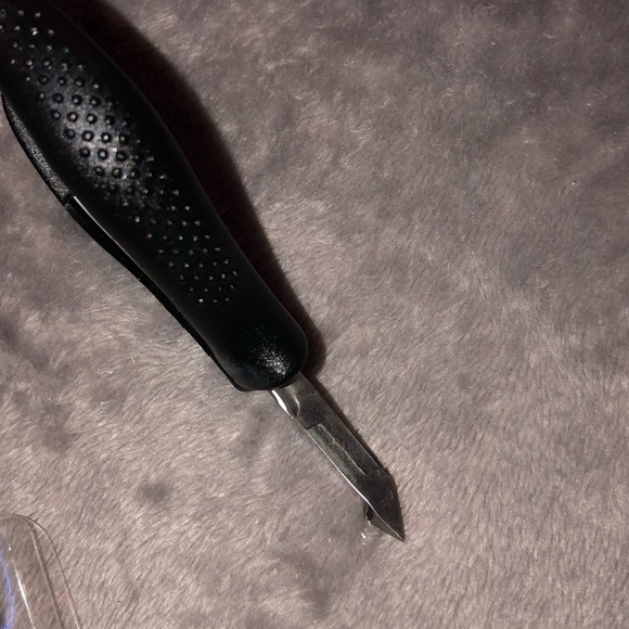 QUO BEAUTY Soft Grip Cuticle Nipper 1/2 Jaw - Picture 4 of 8